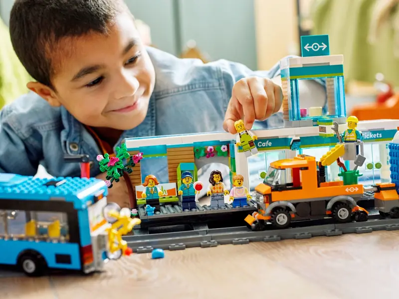 LEGO 60335 Dworzec kolejowy zdjęcie 10