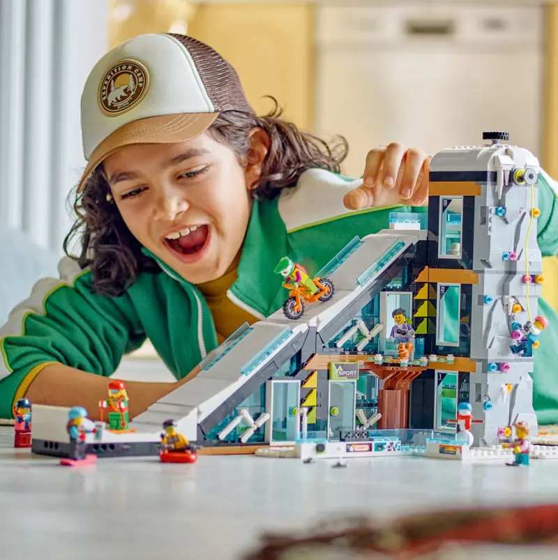 LEGO 60366 Centrum narciarskie i wspinaczkowe zdjęcie 9