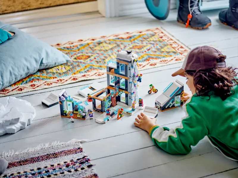 LEGO 60366 Centrum narciarskie i wspinaczkowe zdjęcie 10