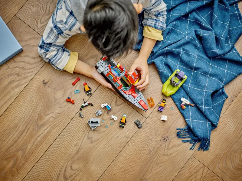 LEGO 60373 Łódź strażacka zdjęcie 10