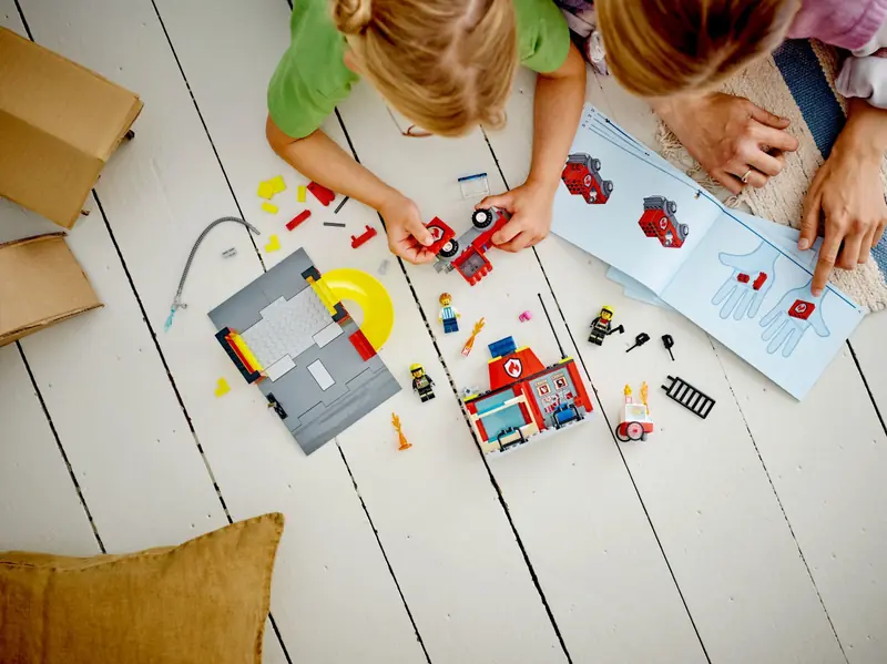 LEGO 60375 Remiza strażacka i wóz strażacki zdjęcie 9