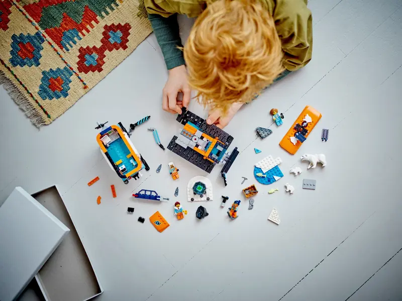 LEGO 60378 Ciężarówka i laboratorium badawcze zdjęcie 9
