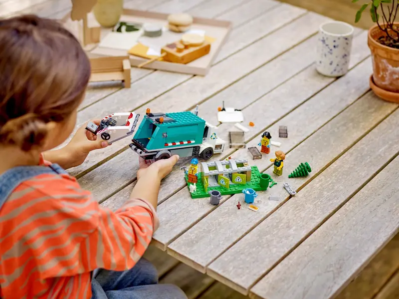 LEGO 60386 Ciężarówka recyklingowa zdjęcie 11