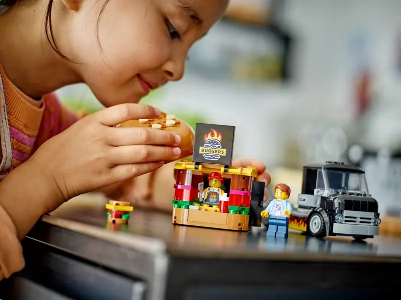 LEGO 60404 Ciężarówka z burgerami zdjęcie 8
