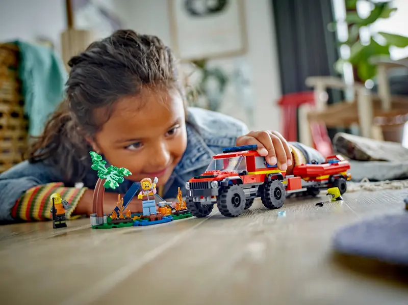 LEGO 60412 Terenowy wóz strażacki z łodzią ratunkową zdjęcie 7