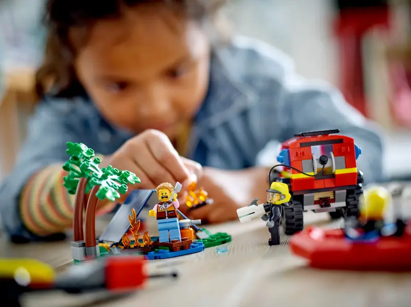 LEGO 60412 Terenowy wóz strażacki z łodzią ratunkową zdjęcie 8