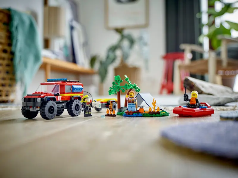 LEGO 60412 Terenowy wóz strażacki z łodzią ratunkową zdjęcie 9