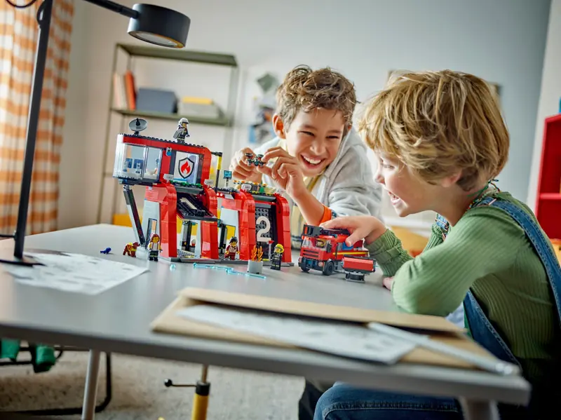LEGO 60414 Remiza strażacka z wozem strażackim zdjęcie 10