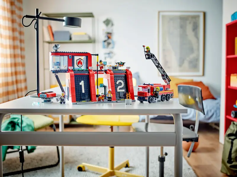 LEGO 60414 Remiza strażacka z wozem strażackim zdjęcie 9