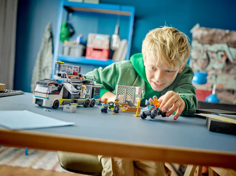 LEGO 60418 Policyjna ciężarówka z laboratorium kryminalnym zdjęcie 8