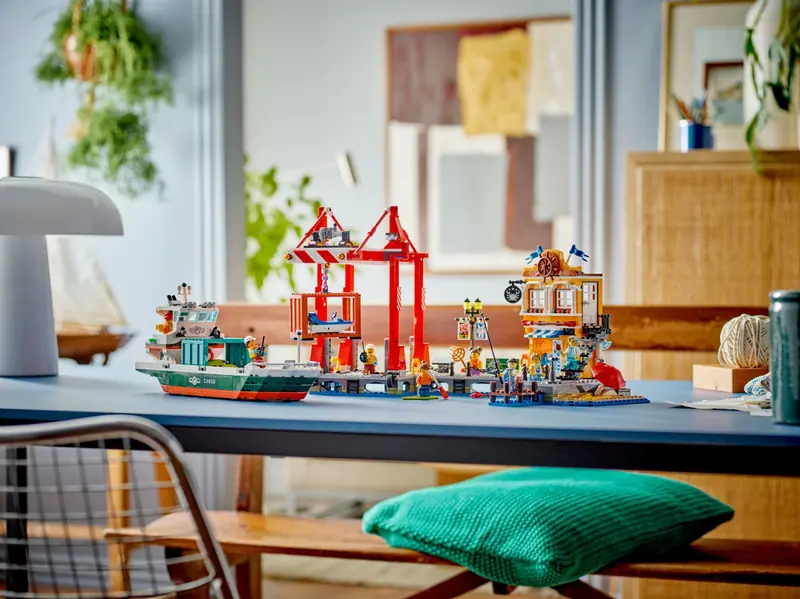 LEGO 60422 Nadmorski port ze statkiem towarowym zdjęcie 9