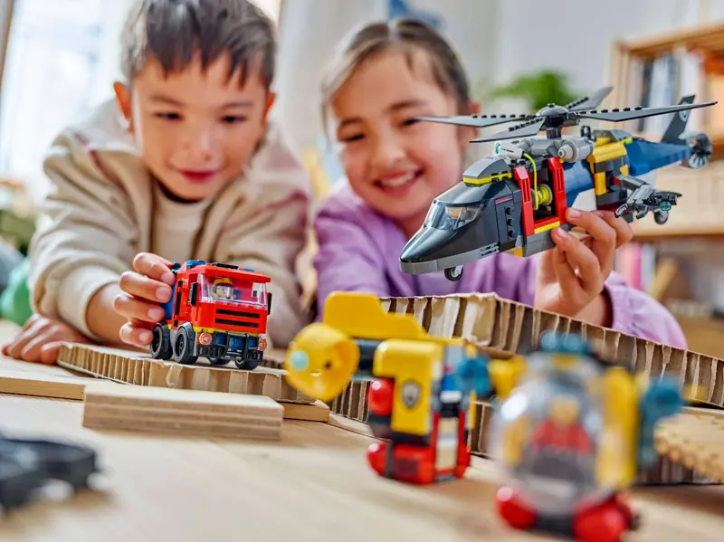 LEGO 60462 Zestaw z helikopterem, wozem strażackim i łodzią podwodną zdjęcie 9