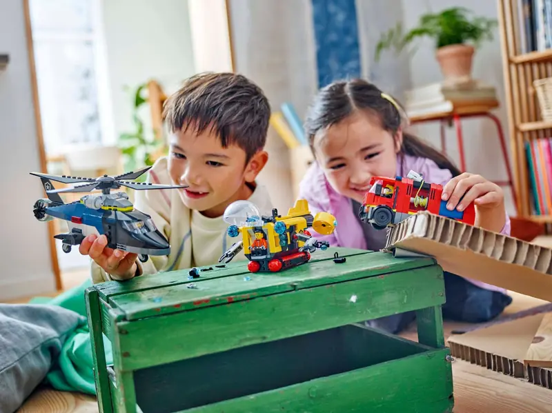 LEGO 60462 Zestaw z helikopterem, wozem strażackim i łodzią podwodną zdjęcie 10