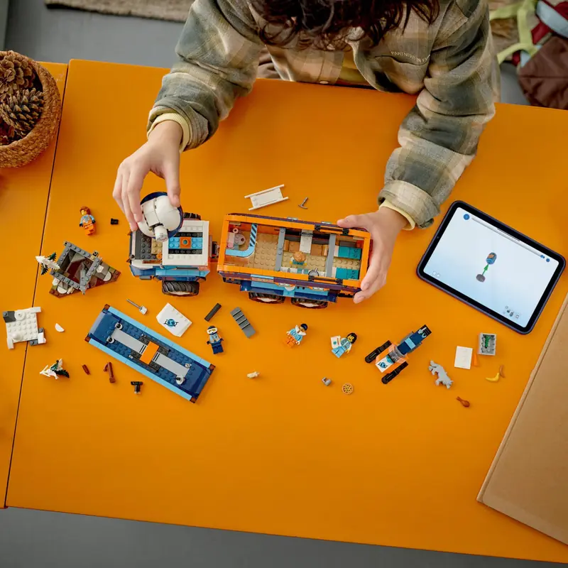 LEGO 60471 Ciężarówka z laboratorium arktycznej odkrywczyni zdjęcie 7