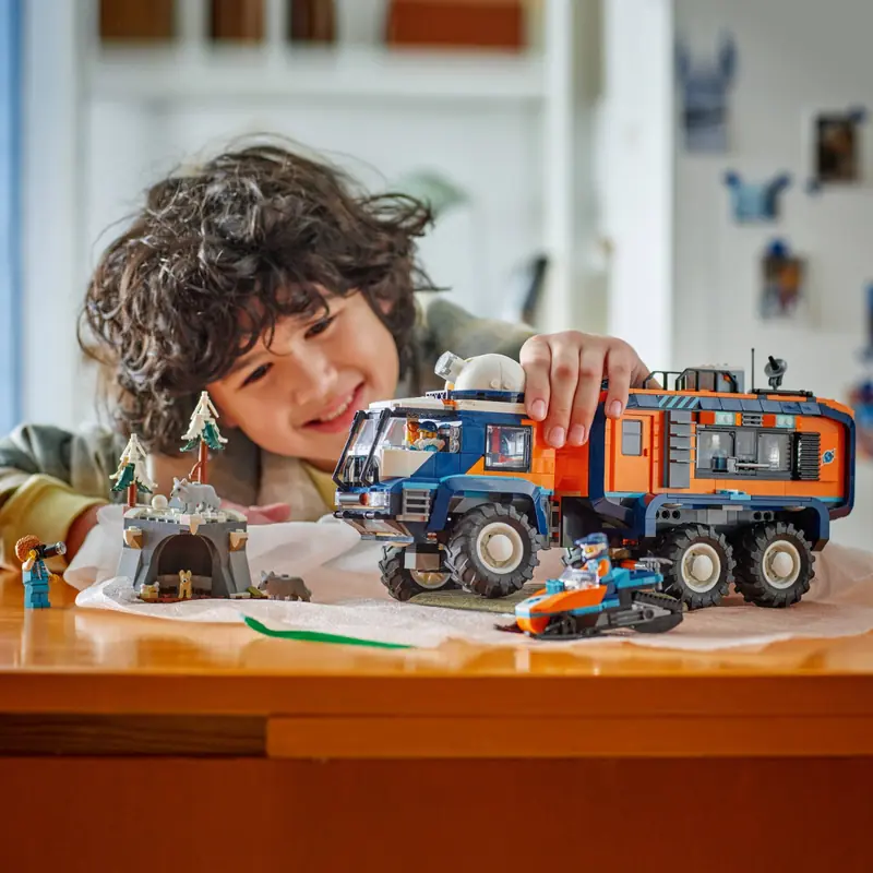 LEGO 60471 Ciężarówka z laboratorium arktycznej odkrywczyni zdjęcie 9