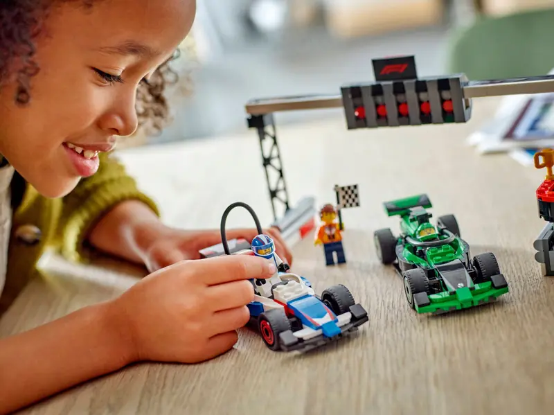 LEGO 60474 Padok F1 z bolidami VCARB i Sauber zdjęcie 4