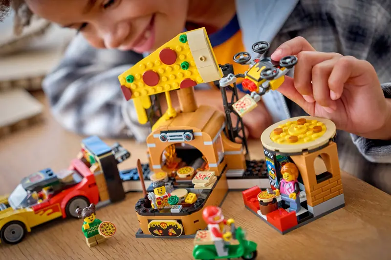LEGO 60496 Dostawa pizzy z pojazdami zdjęcie 12