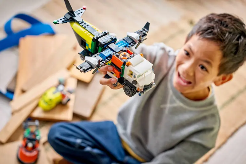 LEGO 60505 Zestaw z samolotem, ciężarówką serwisową i poduszkowcem zdjęcie 10