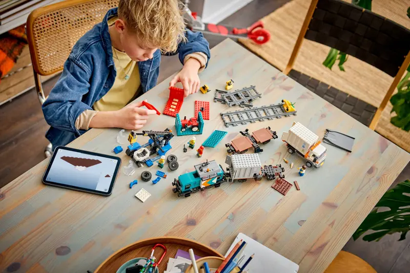 LEGO 60509 Portowy pociąg towarowy, dźwig i ciężarówka zdjęcie 10