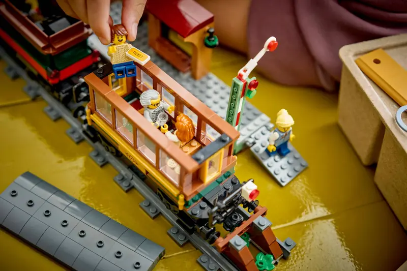 LEGO 60511 Retro pociąg z lokomotywą parową zdjęcie 11