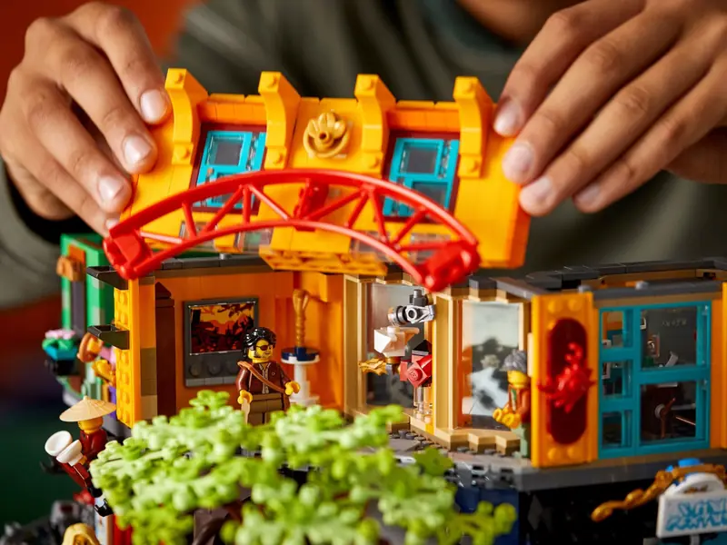 LEGO 71741 Ogrody miasta NINJAGO zdjęcie 18