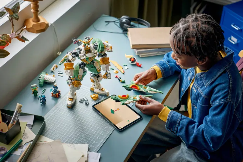 LEGO 71860 Tytanowy mech Lloyda - 15. rocznica zdjęcie 10