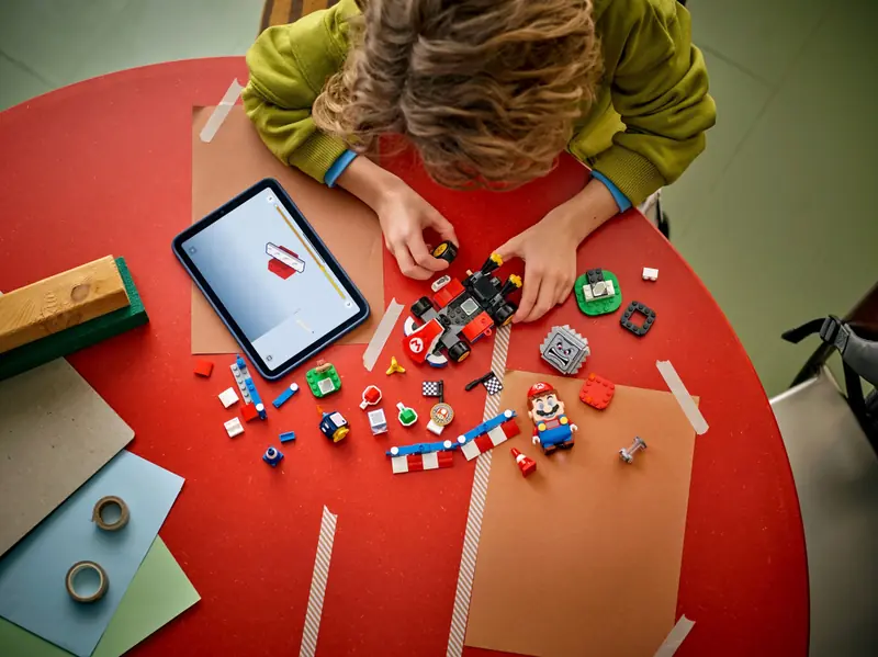 LEGO 72043 Mario Kart - Interaktywna figurka LEGO Mario i Standard Kart zdjęcie 4