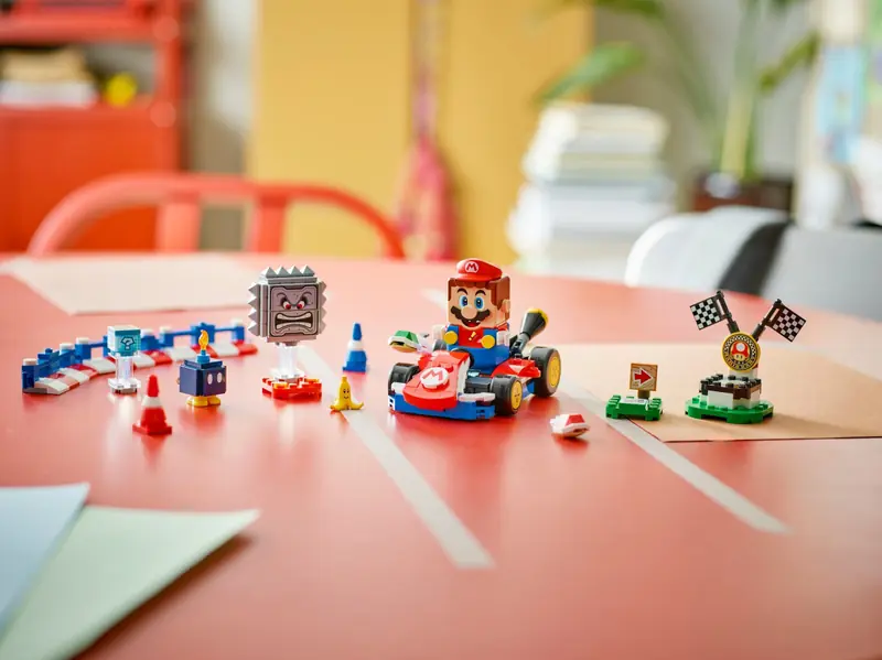 LEGO 72043 Mario Kart - Interaktywna figurka LEGO Mario i Standard Kart zdjęcie 8