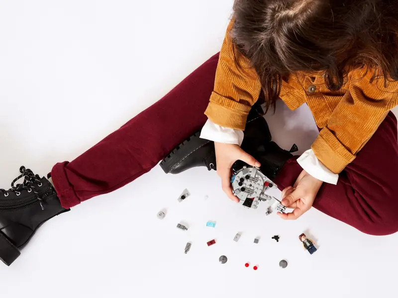 LEGO 75295 Mikromyśliwiec Sokół Millennium zdjęcie 4