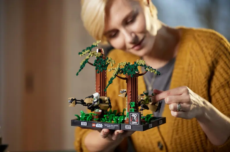 LEGO 75353 Diorama: Pościg na ścigaczu przez Endor zdjęcie 6