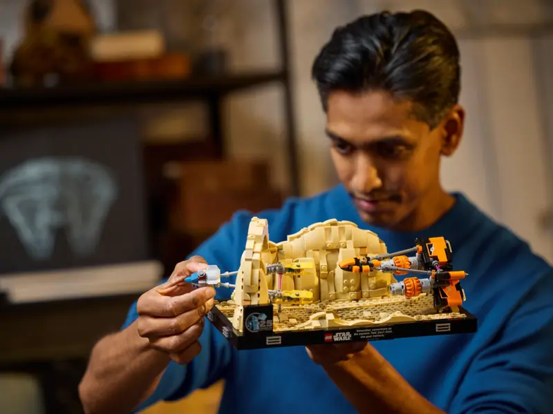 LEGO 75380 Diorama: Wyścig ścigaczy w Mos Espa zdjęcie 6
