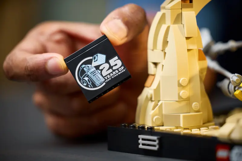 LEGO 75380 Diorama: Wyścig ścigaczy w Mos Espa zdjęcie 10