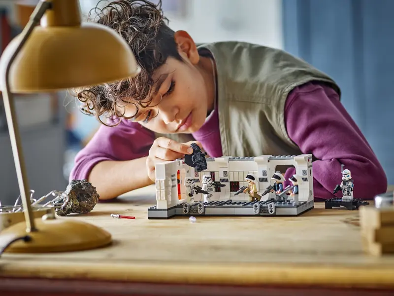 LEGO 75387 Wejście na pokład statku kosmicznego Tantive IV zdjęcie 6