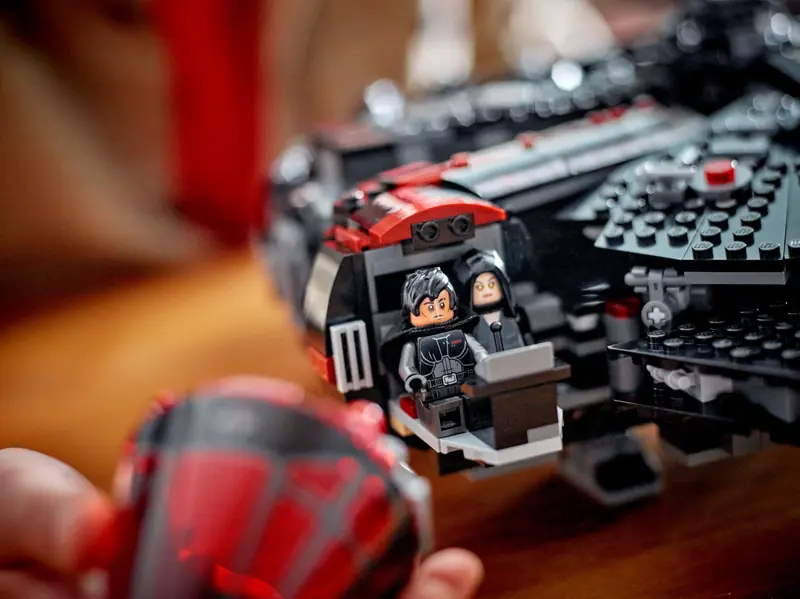 LEGO 75389 Mroczny Sokół Millennium zdjęcie 13