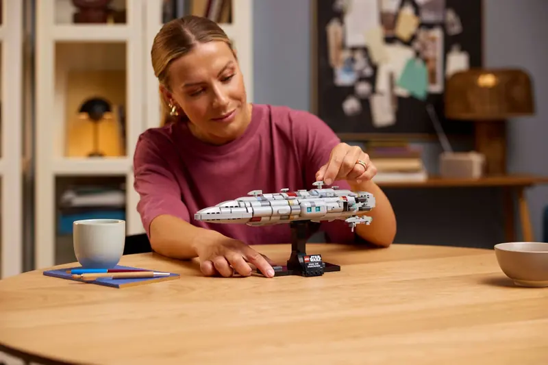 LEGO 75405 Krążownik typu Home One zdjęcie 7