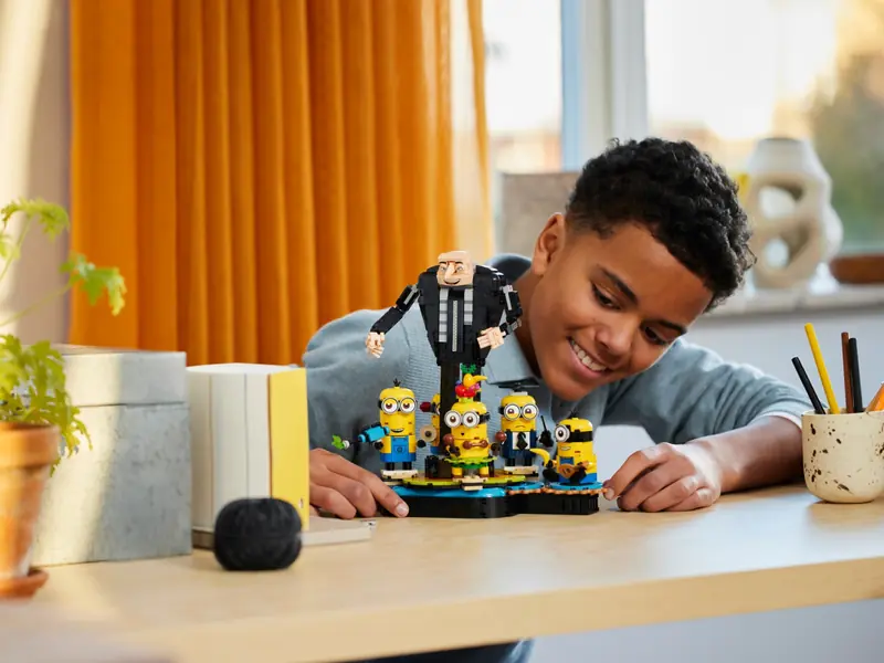 LEGO 75582 Gru i minionki z klocków zdjęcie 5