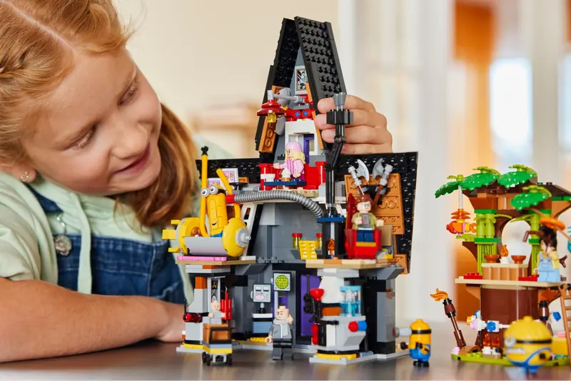 LEGO 75583 Rodzinna rezydencja Gru i minionków zdjęcie 6