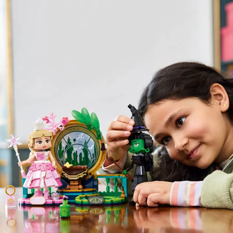 LEGO 75682 Figurki Elphaby i Glindy zdjęcie 9