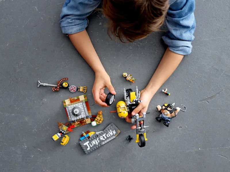 LEGO 75977 Wieprzu i Złomiarz zdjęcie 10