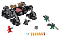 LEGO 76086 Atak Knightcrawlera w tunelu