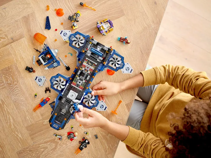 LEGO 76153 Avengers Lotniskowiec zdjęcie 11