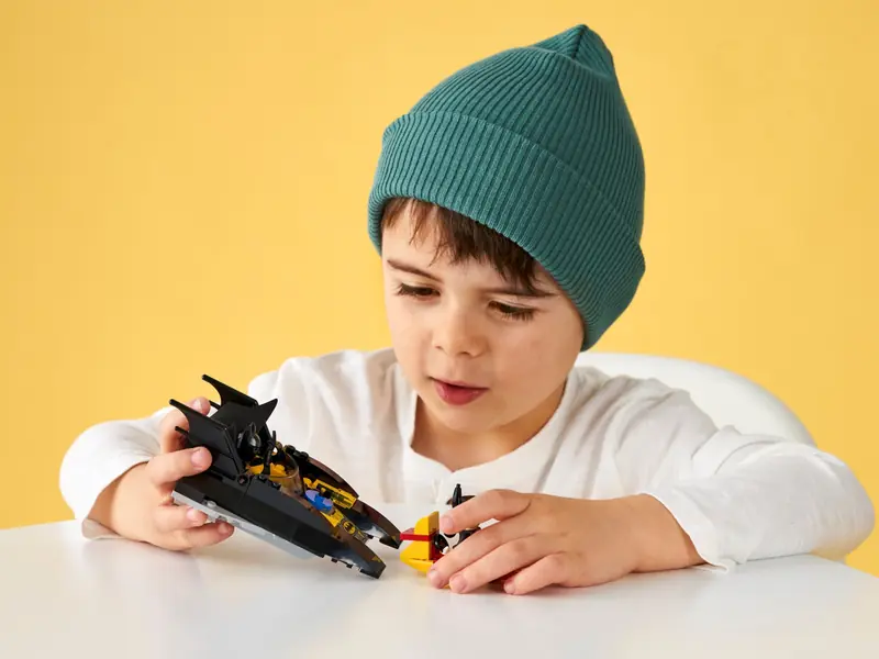 LEGO 76158 Pościg Batłodzią za Pingwinem zdjęcie 10