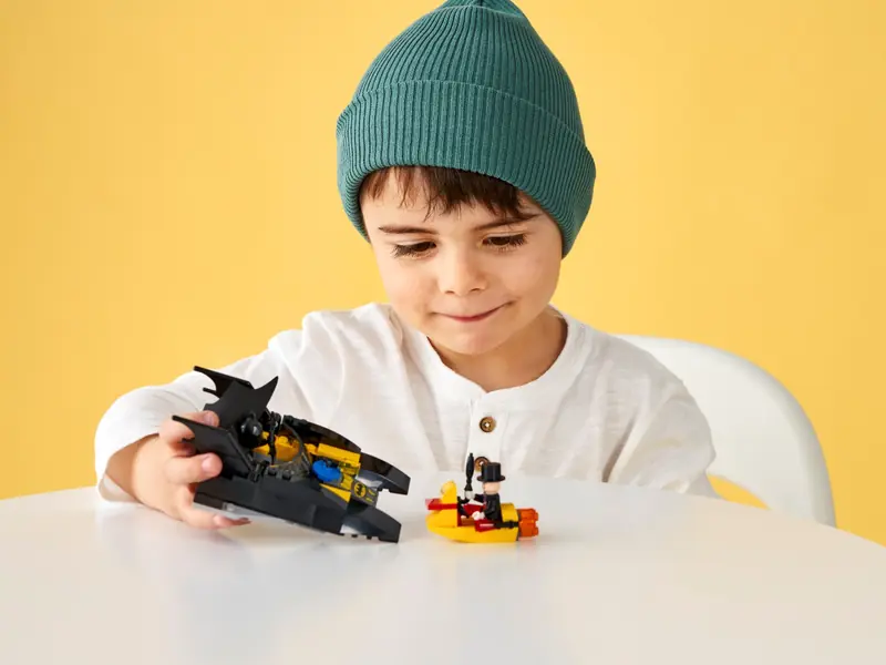 LEGO 76158 Pościg Batłodzią za Pingwinem zdjęcie 11