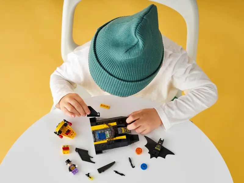 LEGO 76158 Pościg Batłodzią za Pingwinem zdjęcie 12