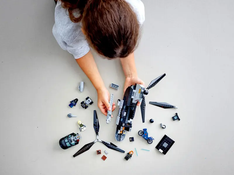 LEGO 76162 Czarna Wdowa i pościg helikopterem zdjęcie 8