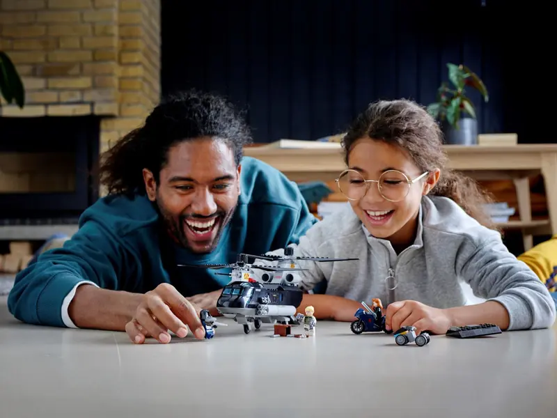 LEGO 76162 Czarna Wdowa i pościg helikopterem zdjęcie 10