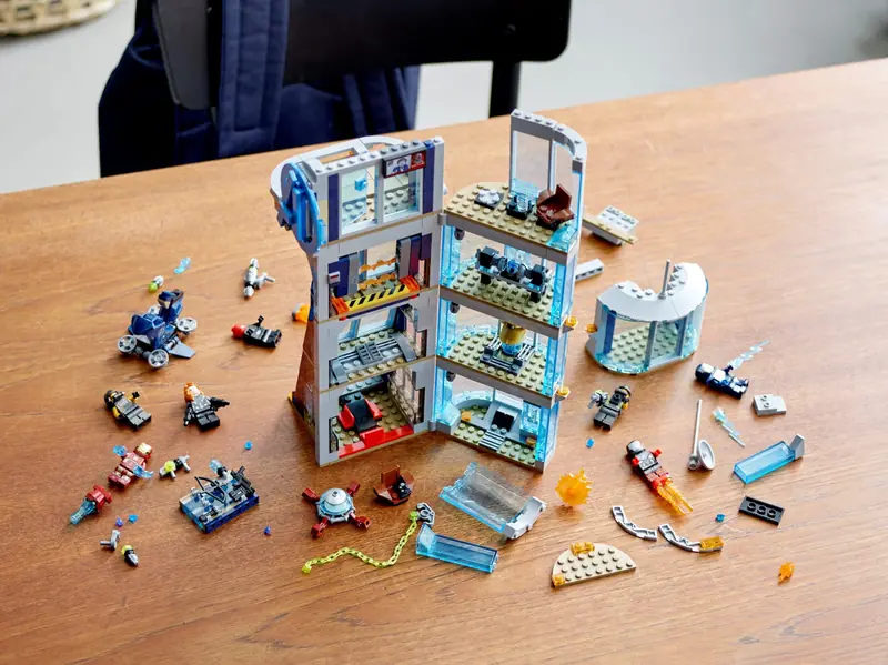LEGO 76166 Walka o Wieżę Avengersów zdjęcie 6