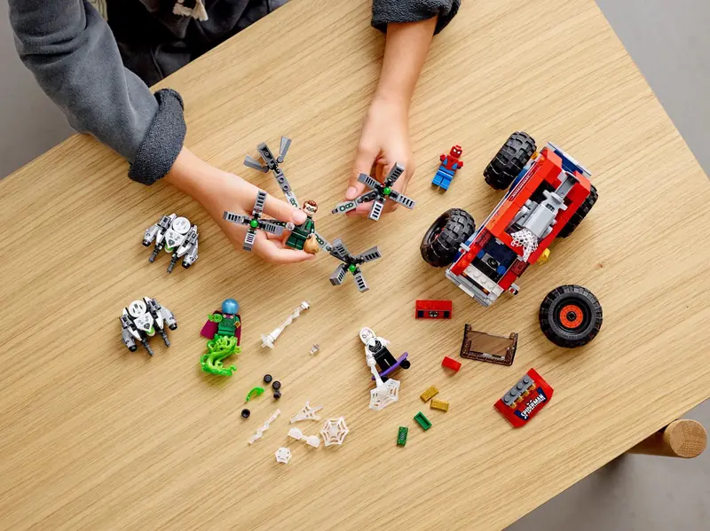 LEGO 76174 Monster truck Spider-Mana kontra Mysterio zdjęcie 11