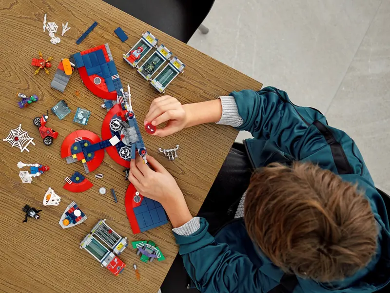 LEGO 76175 Atak na kryjówkę Spider-Mana zdjęcie 7
