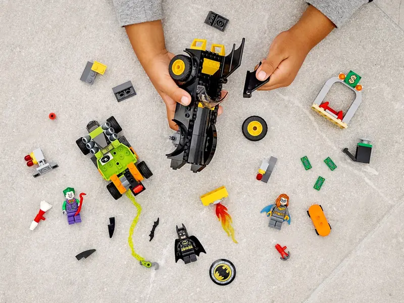 LEGO 76180 Batman kontra Joker: pościg Batmobilem zdjęcie 10